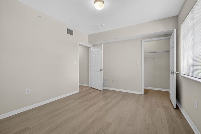 Building Photo - 6510 Emerald Dunes Dr