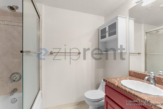 Building Photo - 717 E Denny Way