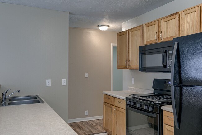 Building Photo - **$500 Move In Credit - SHORT TERM LEASE O...