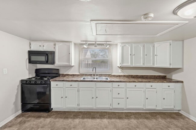 Building Photo - 3 Bedroom Home In Chesterton