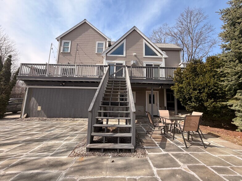 Building Photo - 532 East St