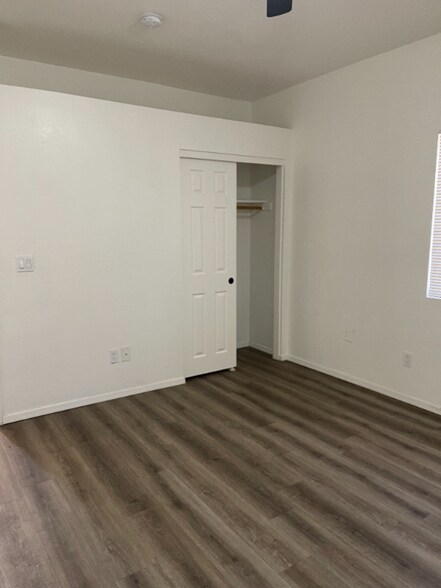 Building Photo - 515 E 6th St