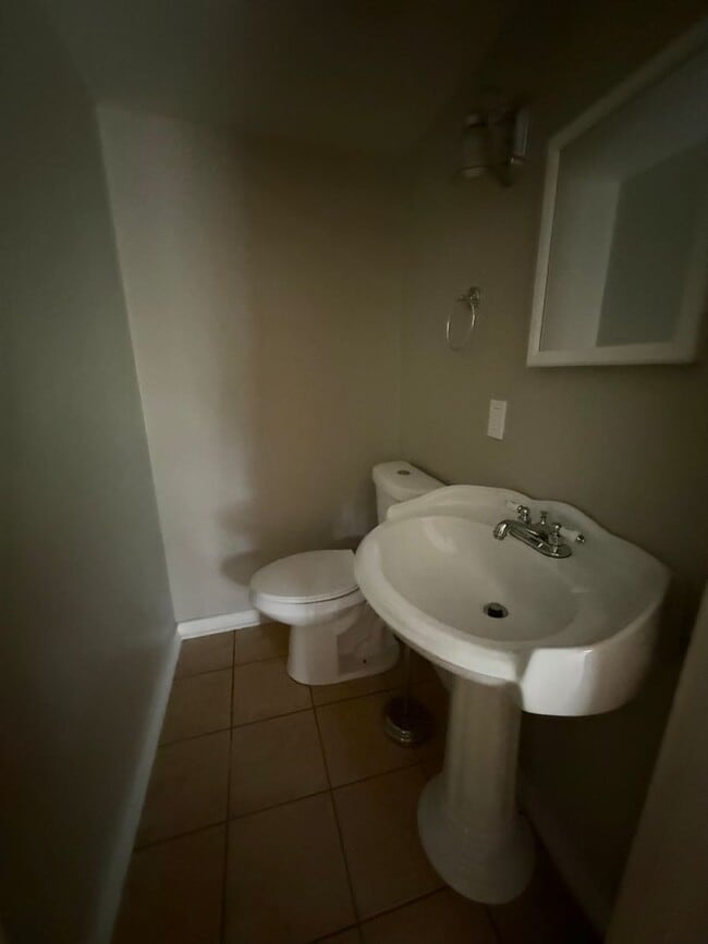 Building Photo - 4 Bedroom Colonial SFH - Reisterstown