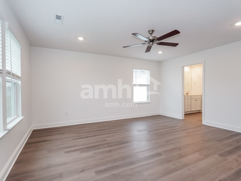 Building Photo - 406 Golden Maple Pl