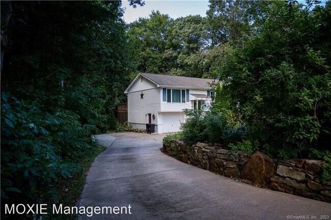 Building Photo - 3 br, 2 bath House - 3 Overlook Dr