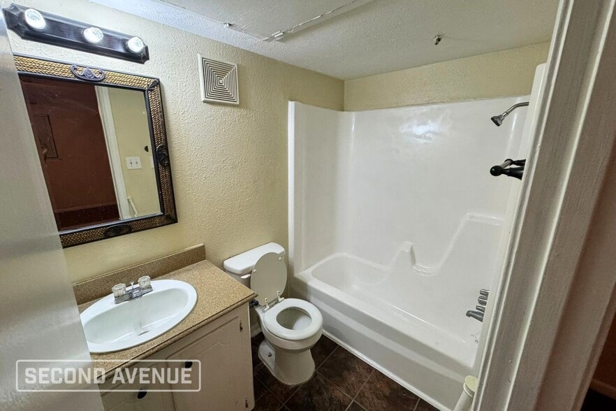 Building Photo - 1813 Country Village Blvd