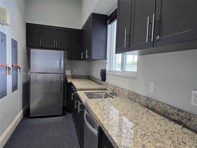 Building Photo - 11938 SW 26th Ct