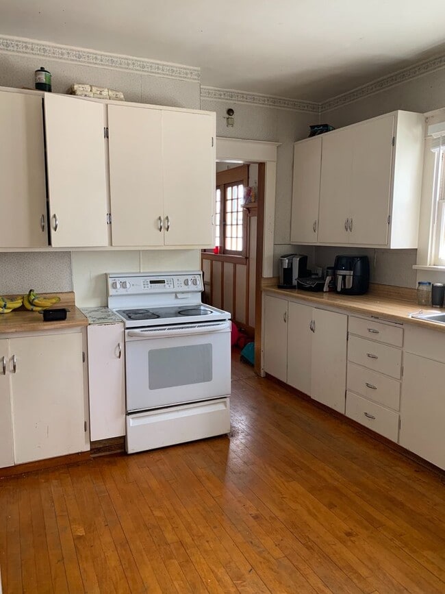 Building Photo - PRE-LEASING FOR JUNE