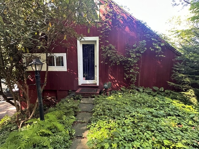 Building Photo - 404 Nettleton Hollow Rd