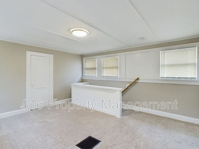 Building Photo - 3032 Elmwood Ave