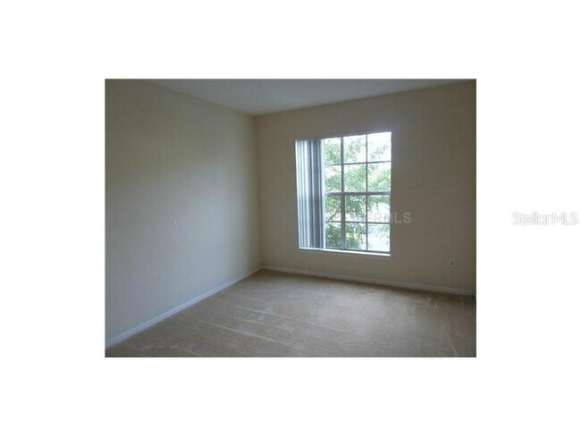 Building Photo - 9401 Crescent Loop Cir