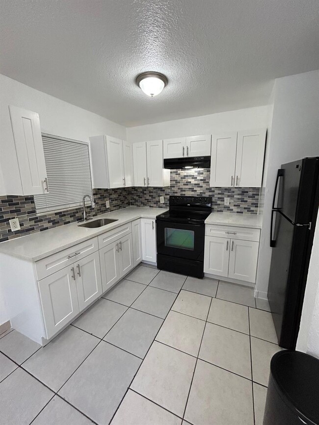Primary Photo - 1301 NW 7th St