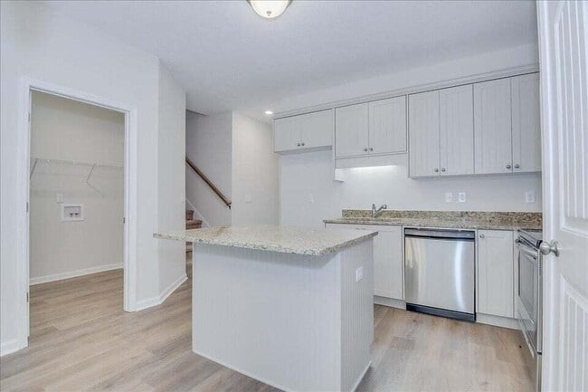 Building Photo - 317 Bordeaux Dr