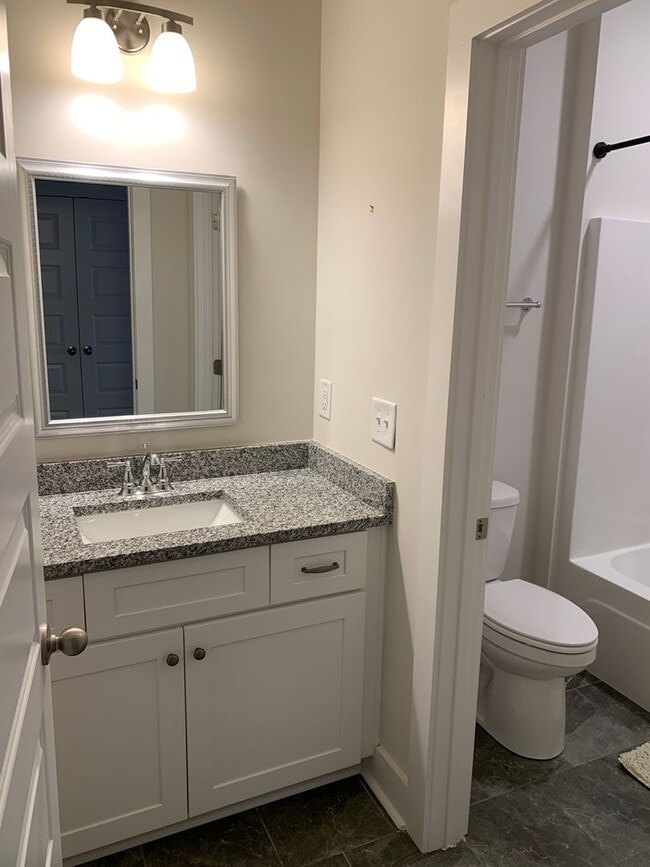Building Photo - Owens Crossing Townhome