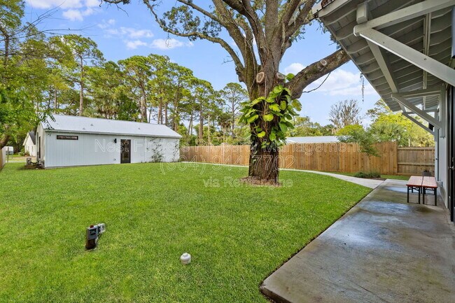 Building Photo - 581 Hazel St