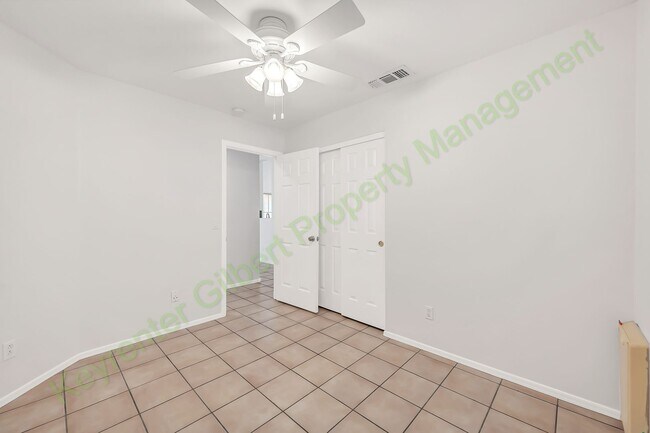 Building Photo - 1284 W Kingbird Dr