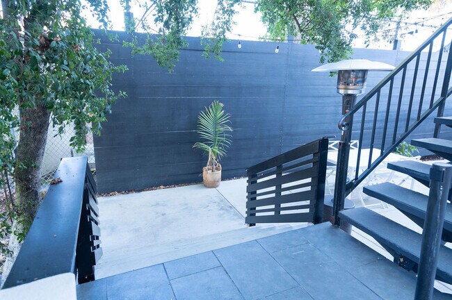 Building Photo - 156 W Peoria St