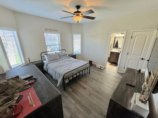 Building Photo - East El Paso 4 bed/ 2 Bath Refrig A/C Home