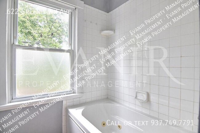 Building Photo - 622 Greenlawn Ave