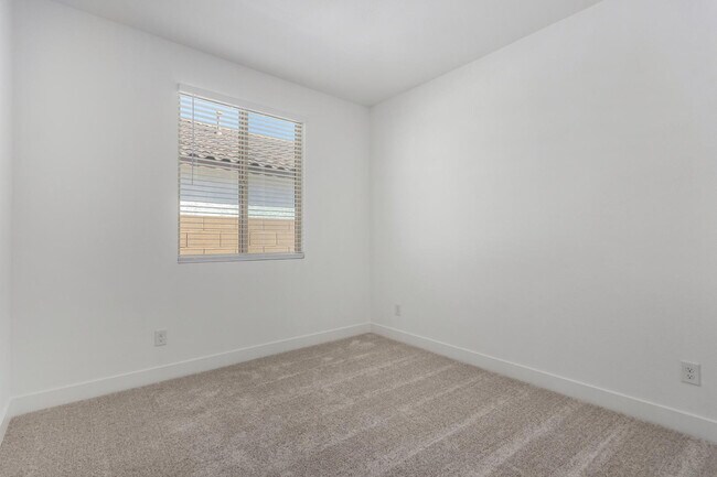 Building Photo - 14807 W Soft Wind Dr