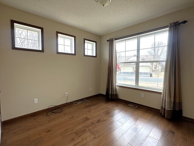 Building Photo - 6218 Shadyview Ln N