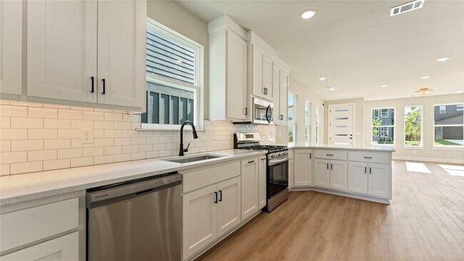 Building Photo - 1303 SW Journey Ln