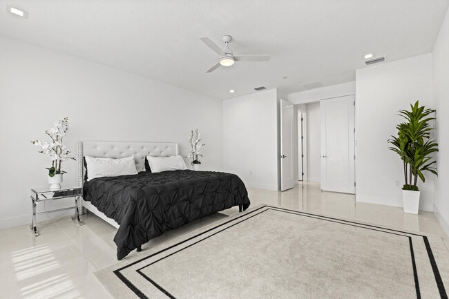 Building Photo - 12884 Wingspan Ct