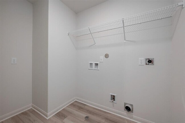 Building Photo - 545 Amberwood Pk Dr