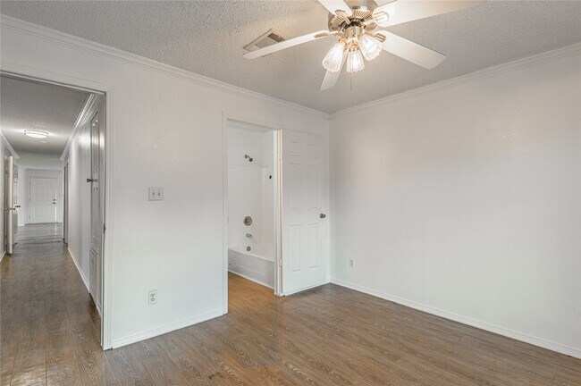 Building Photo - 145 Varsity Drive