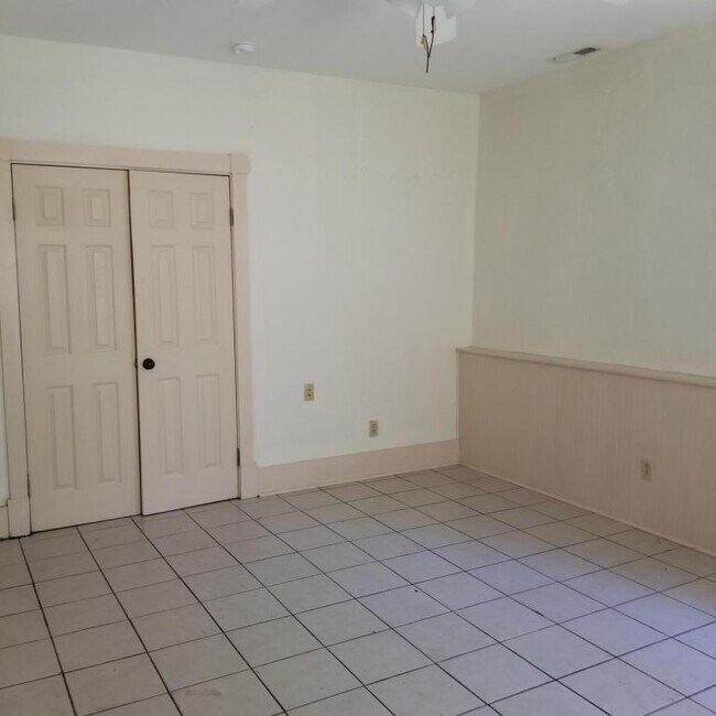 Building Photo - 2424 Birch Ave