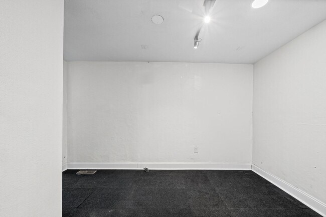 Building Photo - 211 St John St