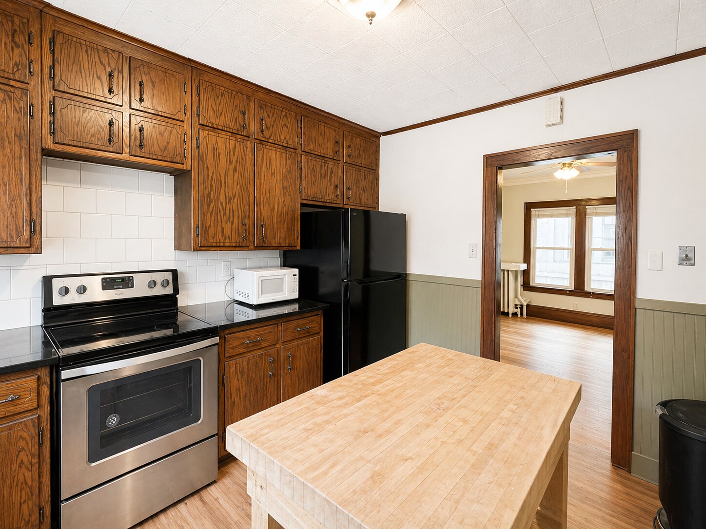 Building Photo - 1381 Saint Clair Ave