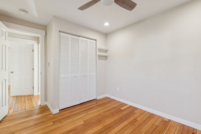 Building Photo - Charming 2 bedroom, 1 bath house