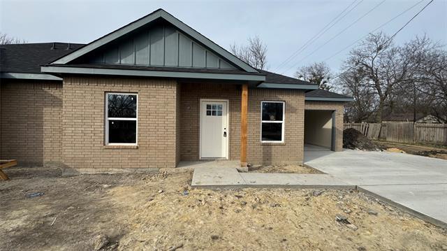 Building Photo - 502 W Sanger St