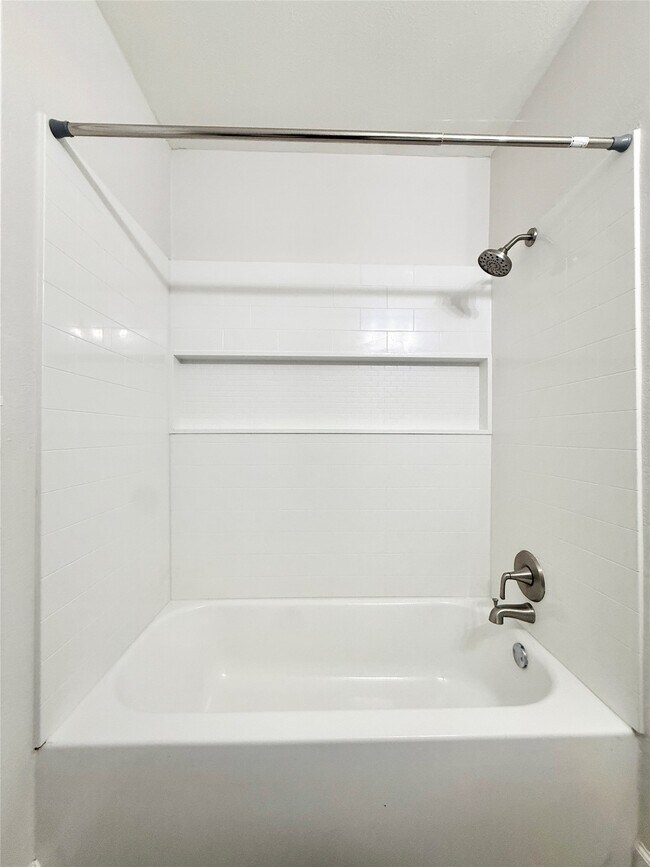 Building Photo - 137 Laurel St