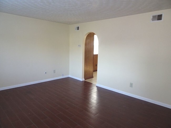 Building Photo - Two-Level Duplex in Coleman Place