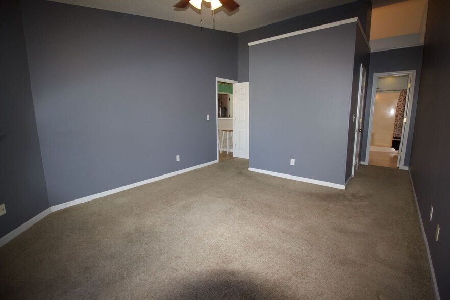 Building Photo - 120 Breezewood Dr
