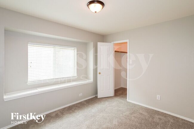Building Photo - 208 Flatwood Dr