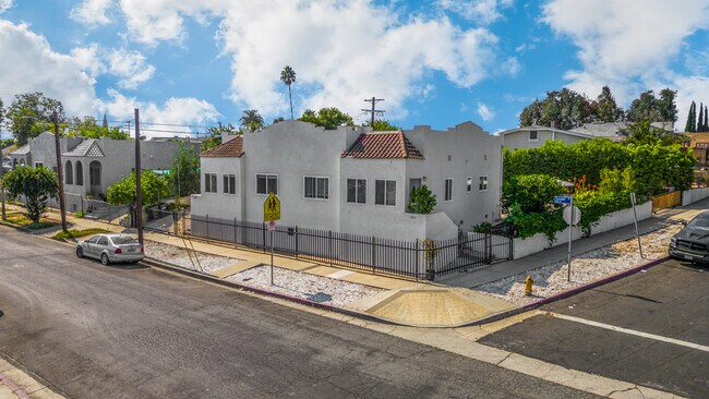 Primary Photo - 1009 Tremont St