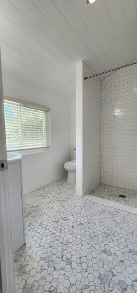 Building Photo - 1576 Avocado Ave