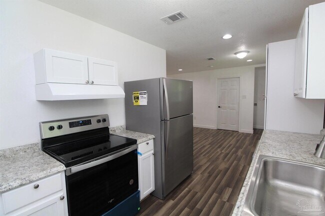 Building Photo - 6037 Syrcle Ave