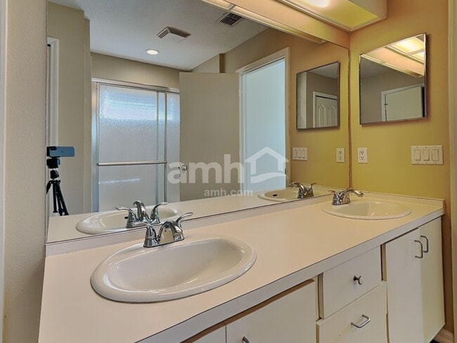 Building Photo - 29630 Morningmist Dr