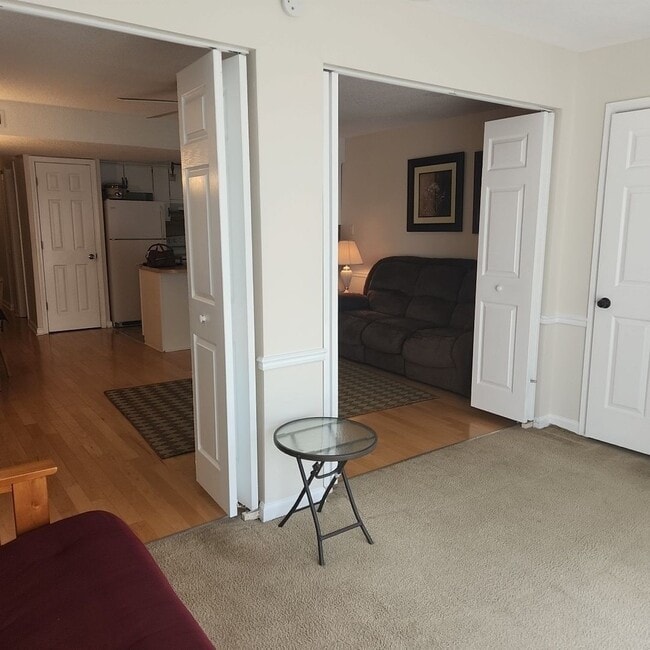 Building Photo - Villas on the Green