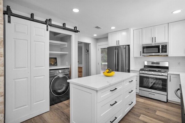 Building Photo - 106 N Rushwing Cir