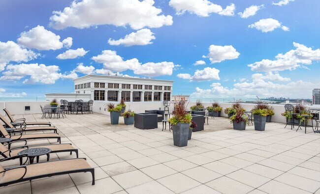 Building Photo - 1322 S Prairie Ave