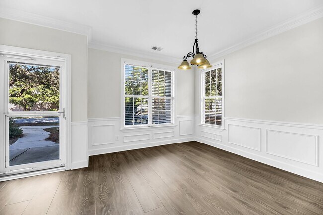 Building Photo - Whitney Lakes End Unit Townhome on Johns Island