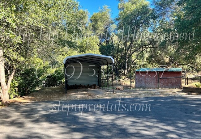 Building Photo - 2 Bedroom 2 Bath Home With Bonus Room off Racetrack!!!!