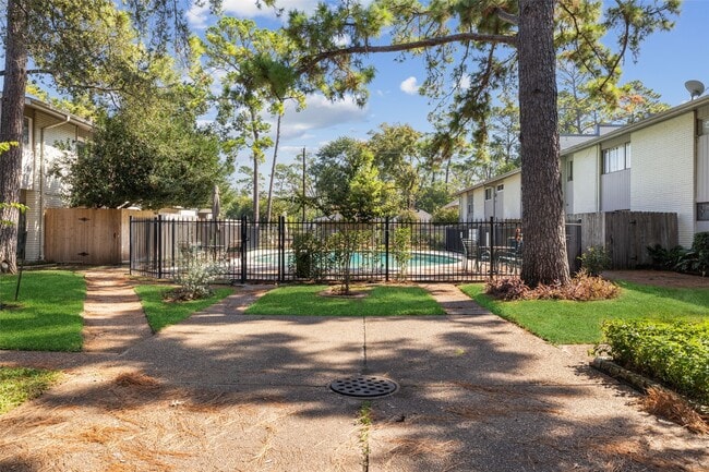 Building Photo - 909 Silber Rd