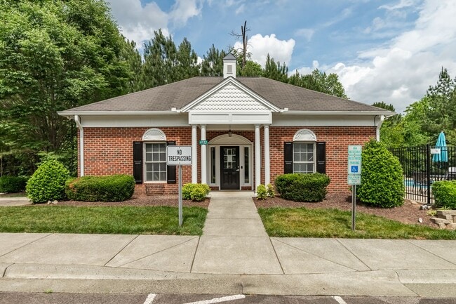 Building Photo - 3be / 2.5ba Townhouse with Screened Porch and Community Pool in North Durham