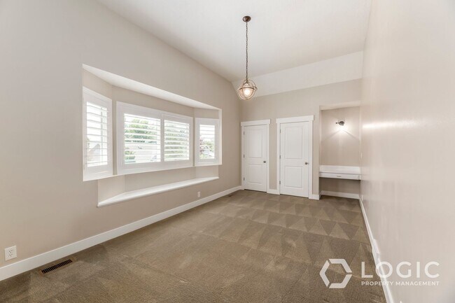 Building Photo - Stunning Fully Renovated Single Family Home!